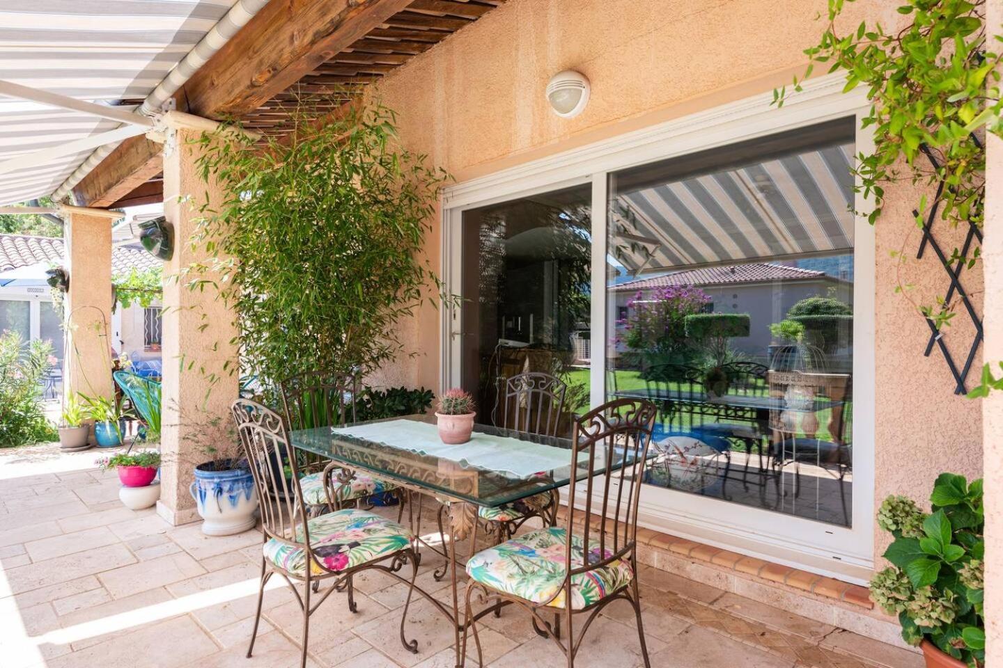 Chambre Et Table D'Hotes Villa Pomponette Nans-les-Pins Exteriér fotografie