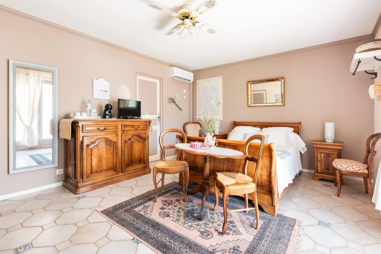 Chambre Et Table D'Hotes Villa Pomponette Nans-les-Pins Exteriér fotografie