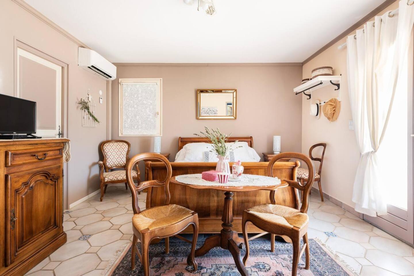 Chambre Et Table D'Hotes Villa Pomponette Nans-les-Pins Exteriér fotografie