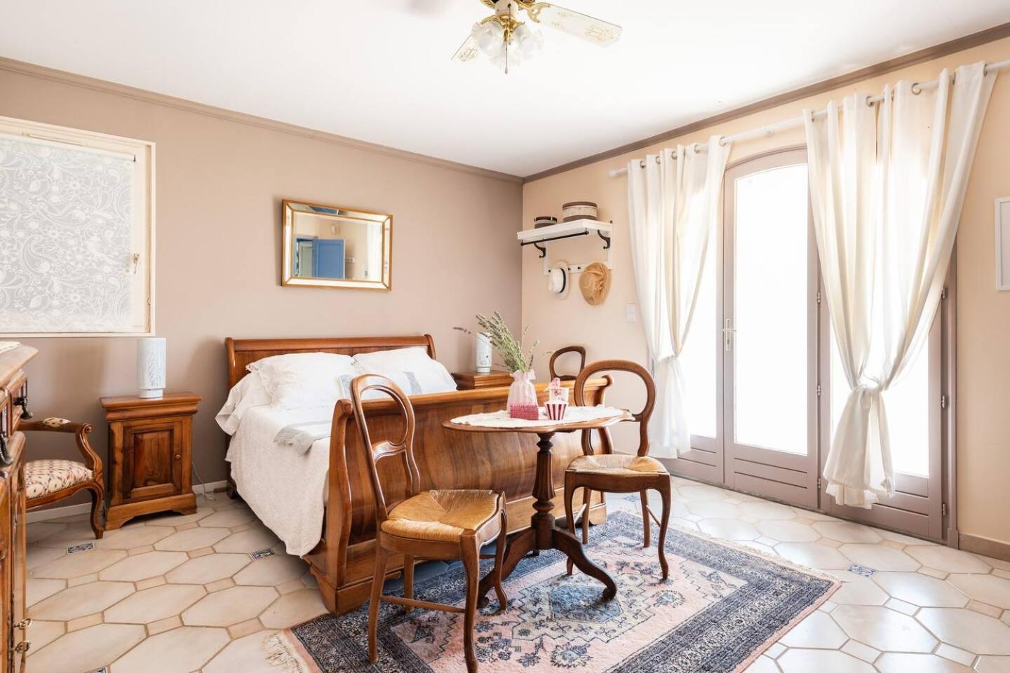 Chambre Et Table D'Hotes Villa Pomponette Nans-les-Pins Exteriér fotografie